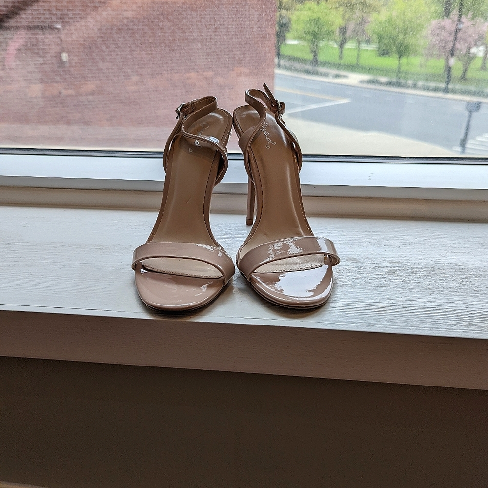 Women's size 7 Sandel heel